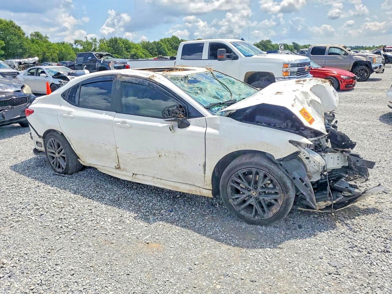 2025 Toyota Camry, SE