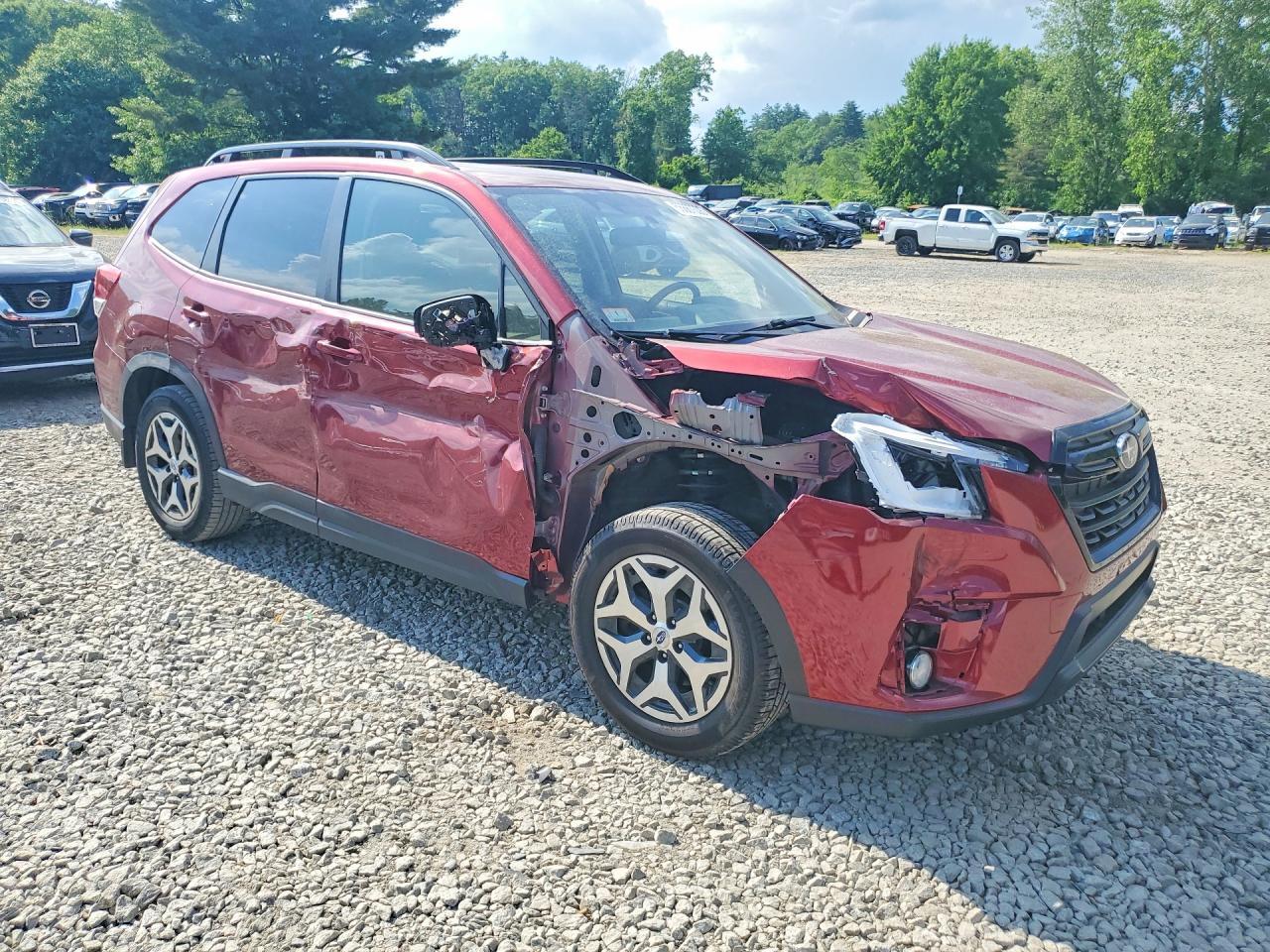 2022 Subaru Forester, Premium