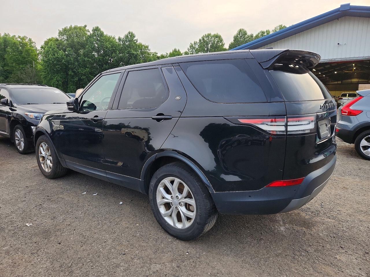 2020 Land Rover Discovery, SE