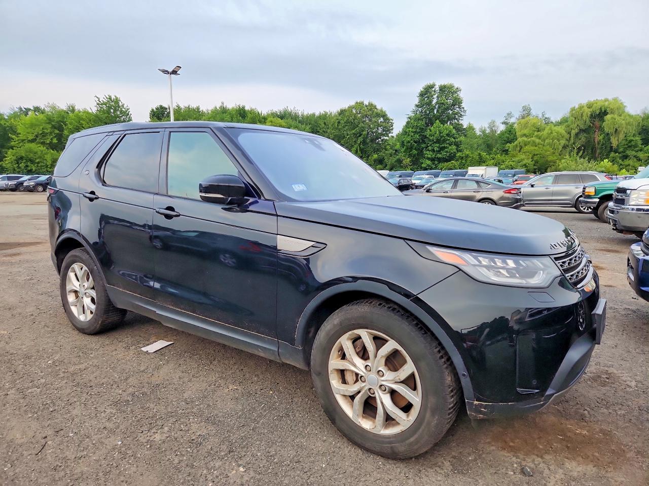 2020 Land Rover Discovery, SE