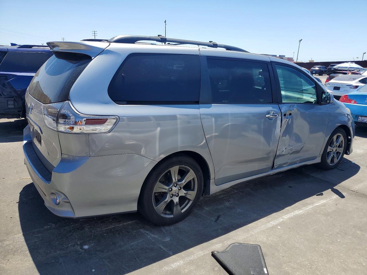 2017 Toyota Sienna, SE
