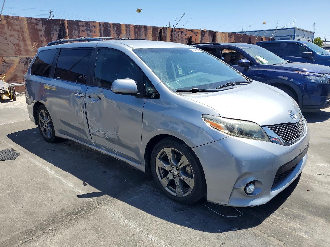 2017 Toyota Sienna, SE