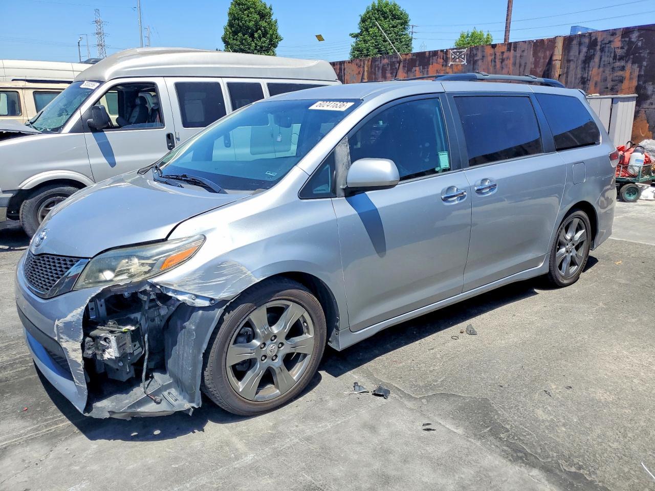 2017 Toyota Sienna, SE