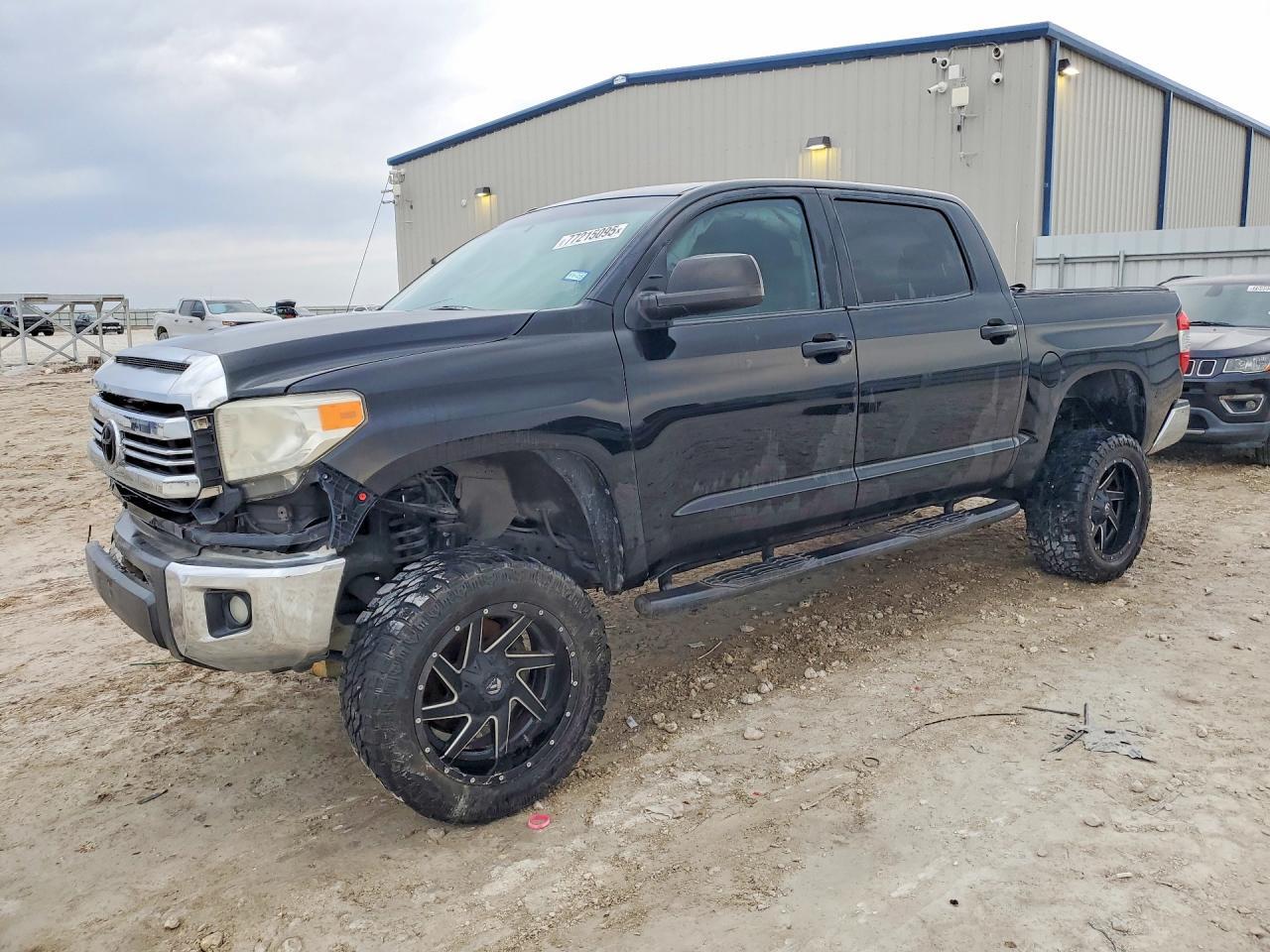 2016 Toyota Tundra, Crewmax Sr5