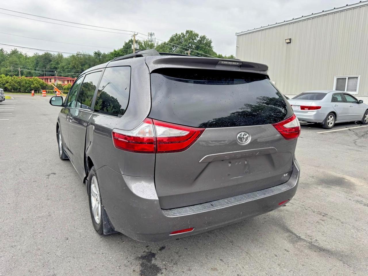 2017 Toyota Sienna, LE