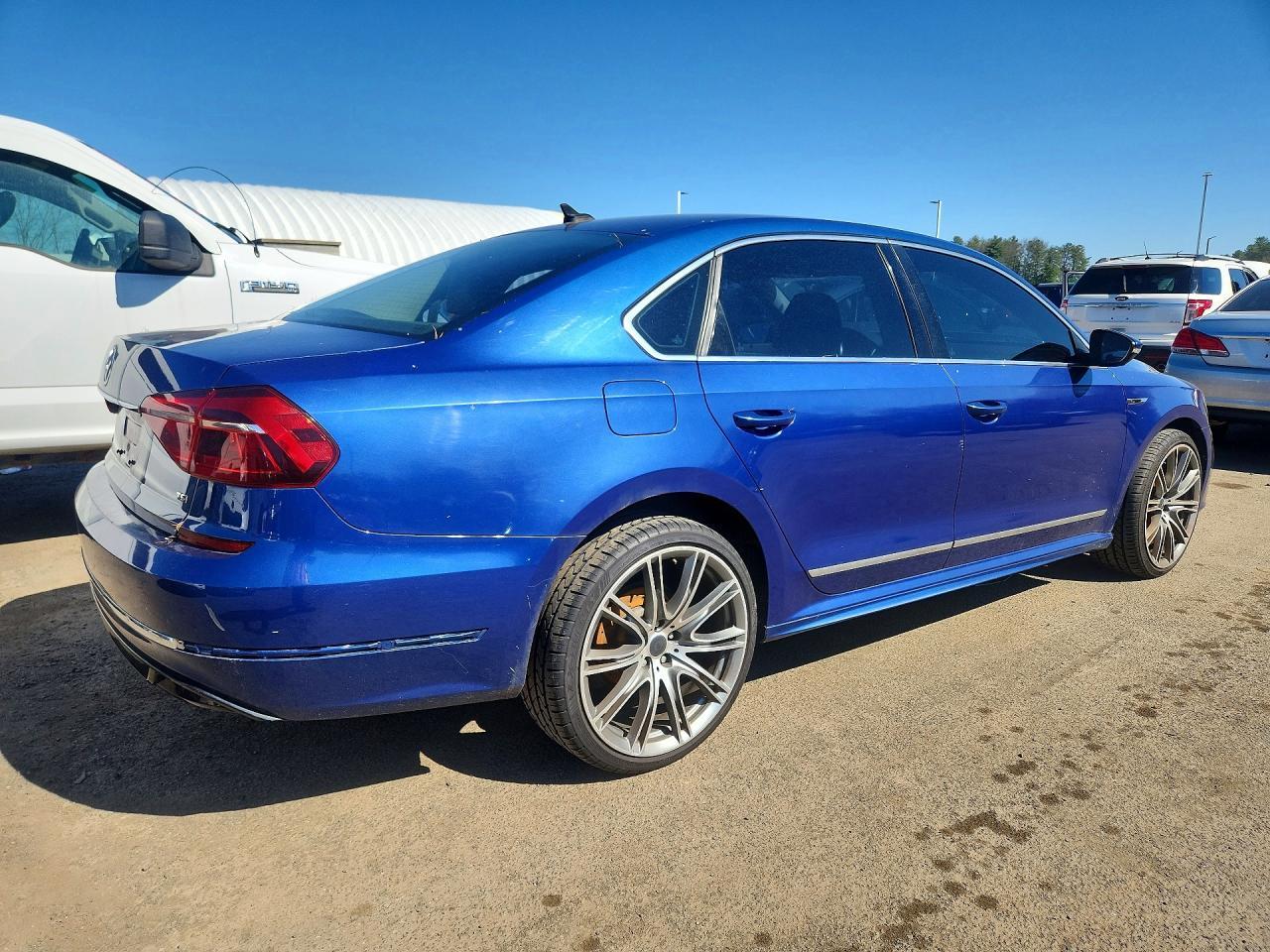 2017 Volkswagen Passat, R-Line