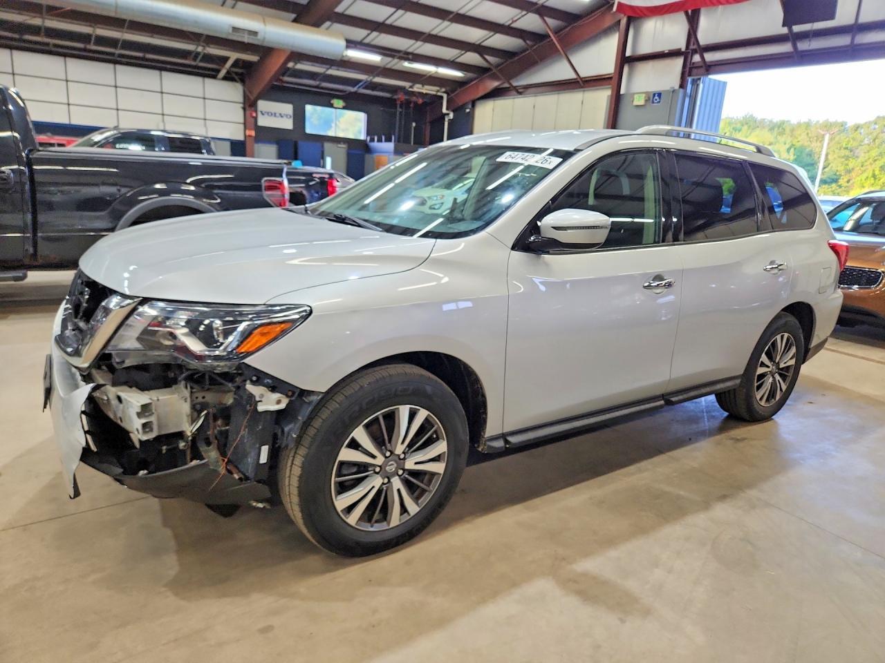 2017 Nissan Pathfinder, SV