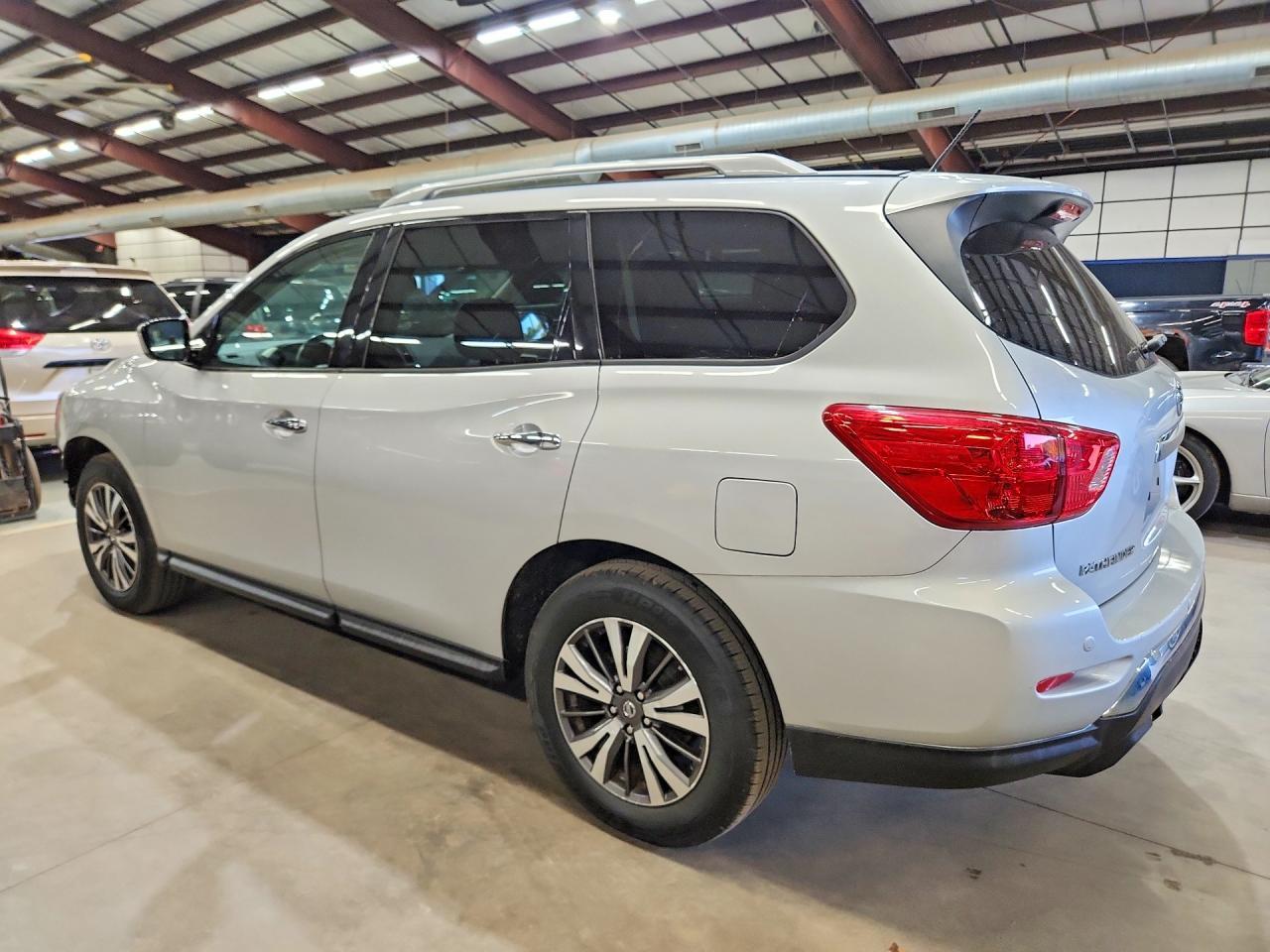 2017 Nissan Pathfinder, SV