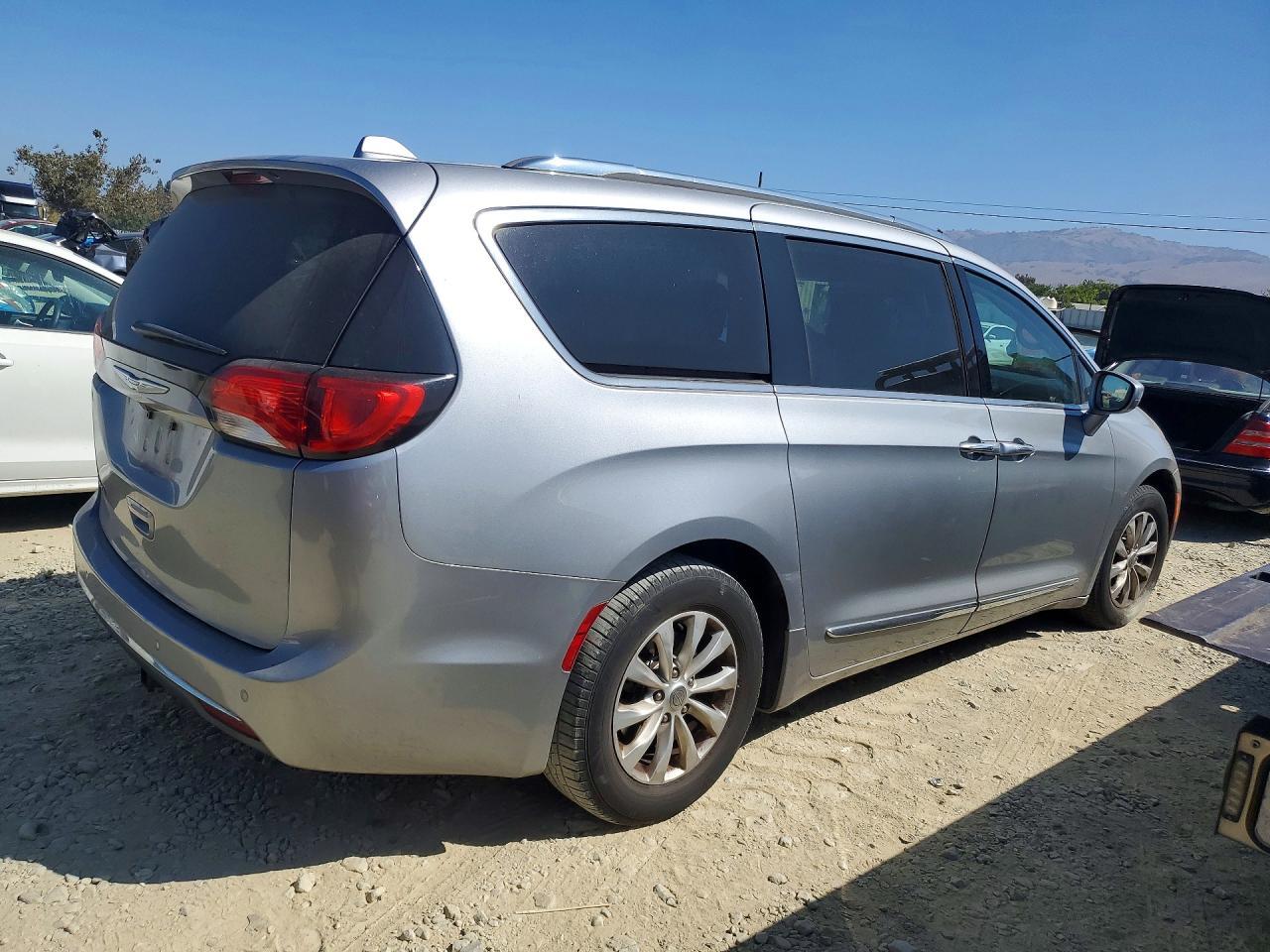 2018 Chrysler Pacifica, Touri...