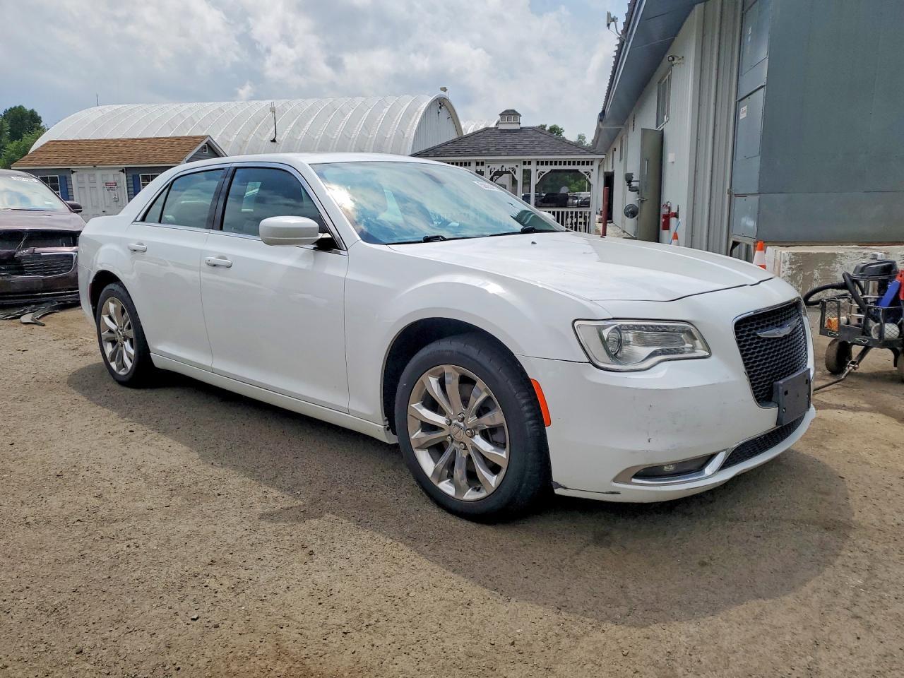 2016 Chrysler 300, Limited