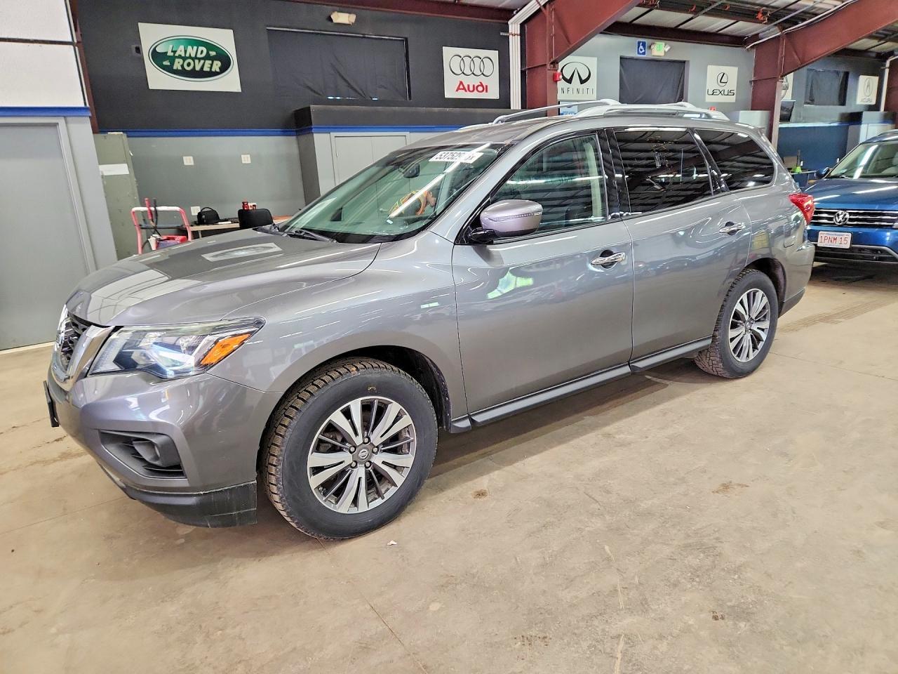 2018 Nissan Pathfinder, SV