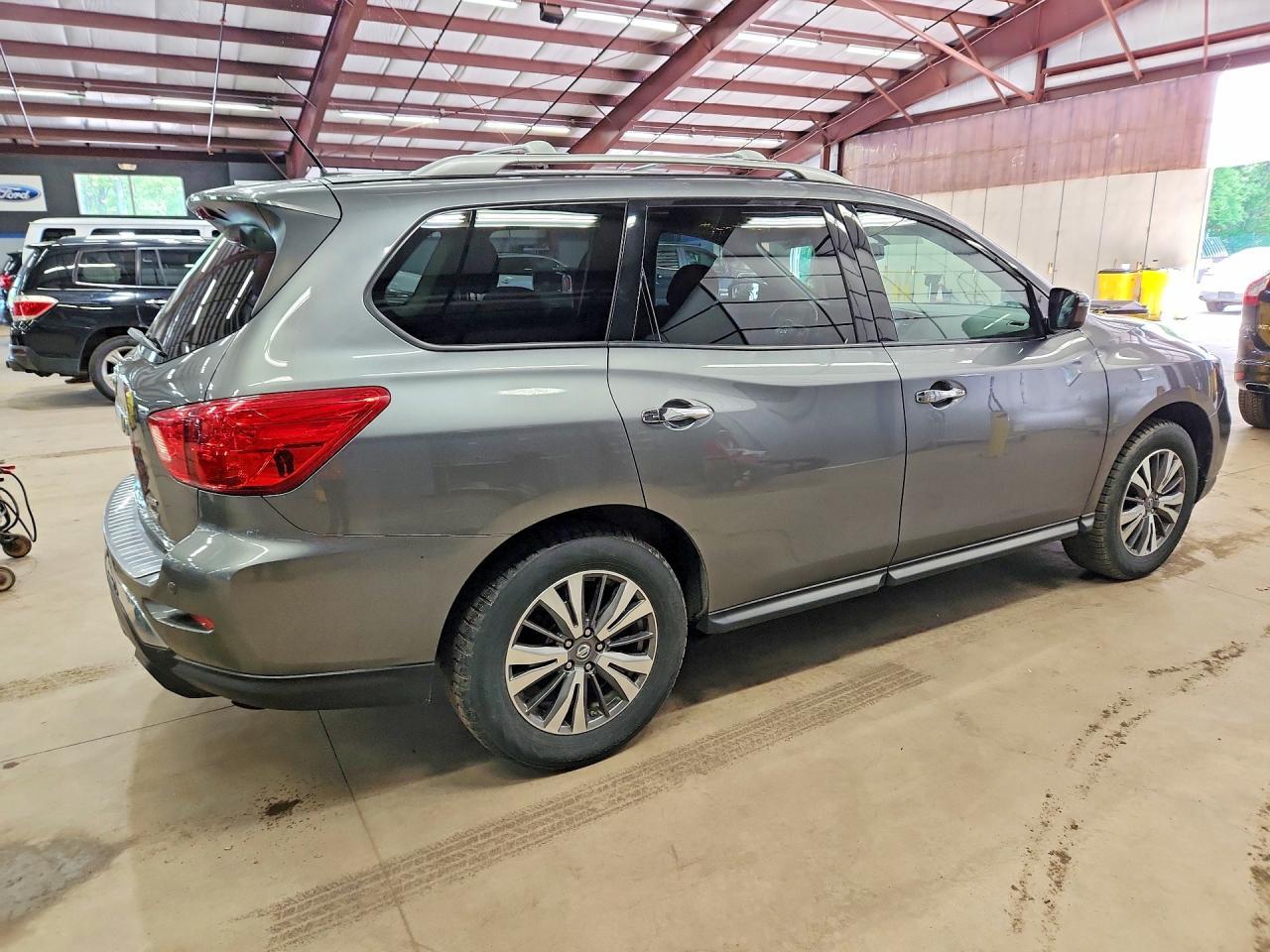 2018 Nissan Pathfinder, SV