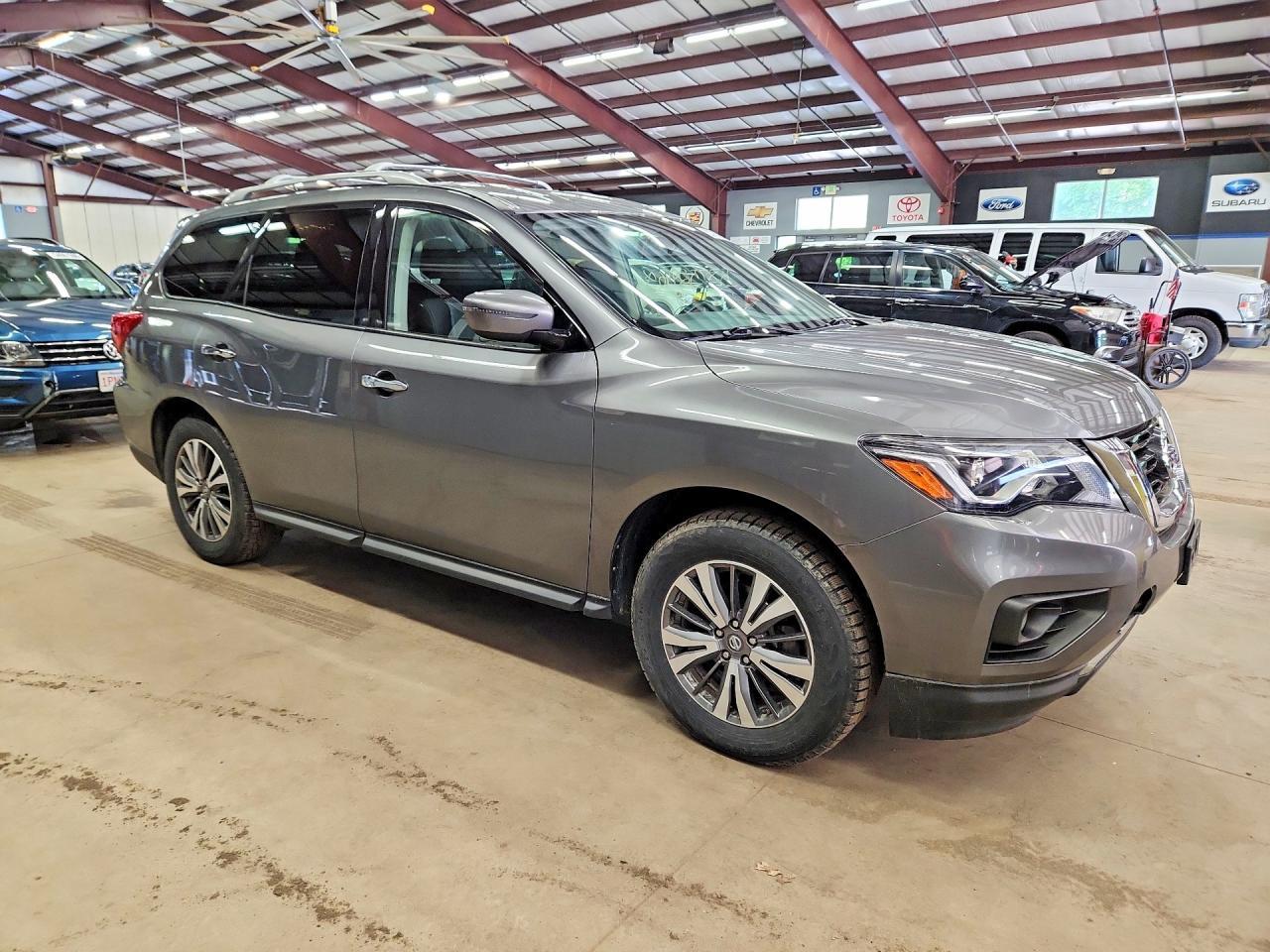 2018 Nissan Pathfinder, SV