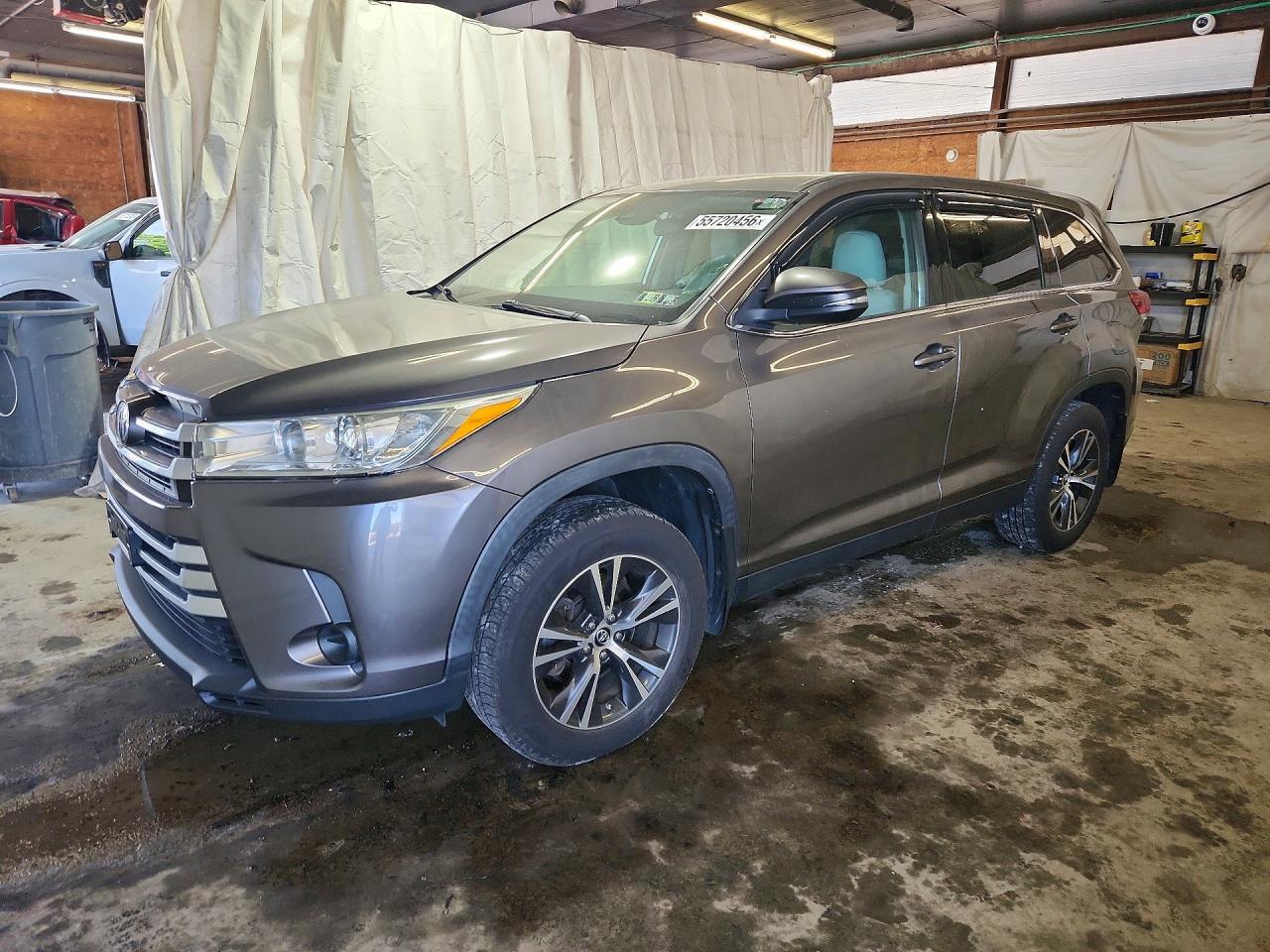 2019 Toyota Highlander, LE