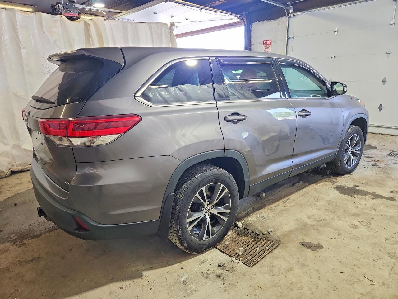 2019 Toyota Highlander, LE