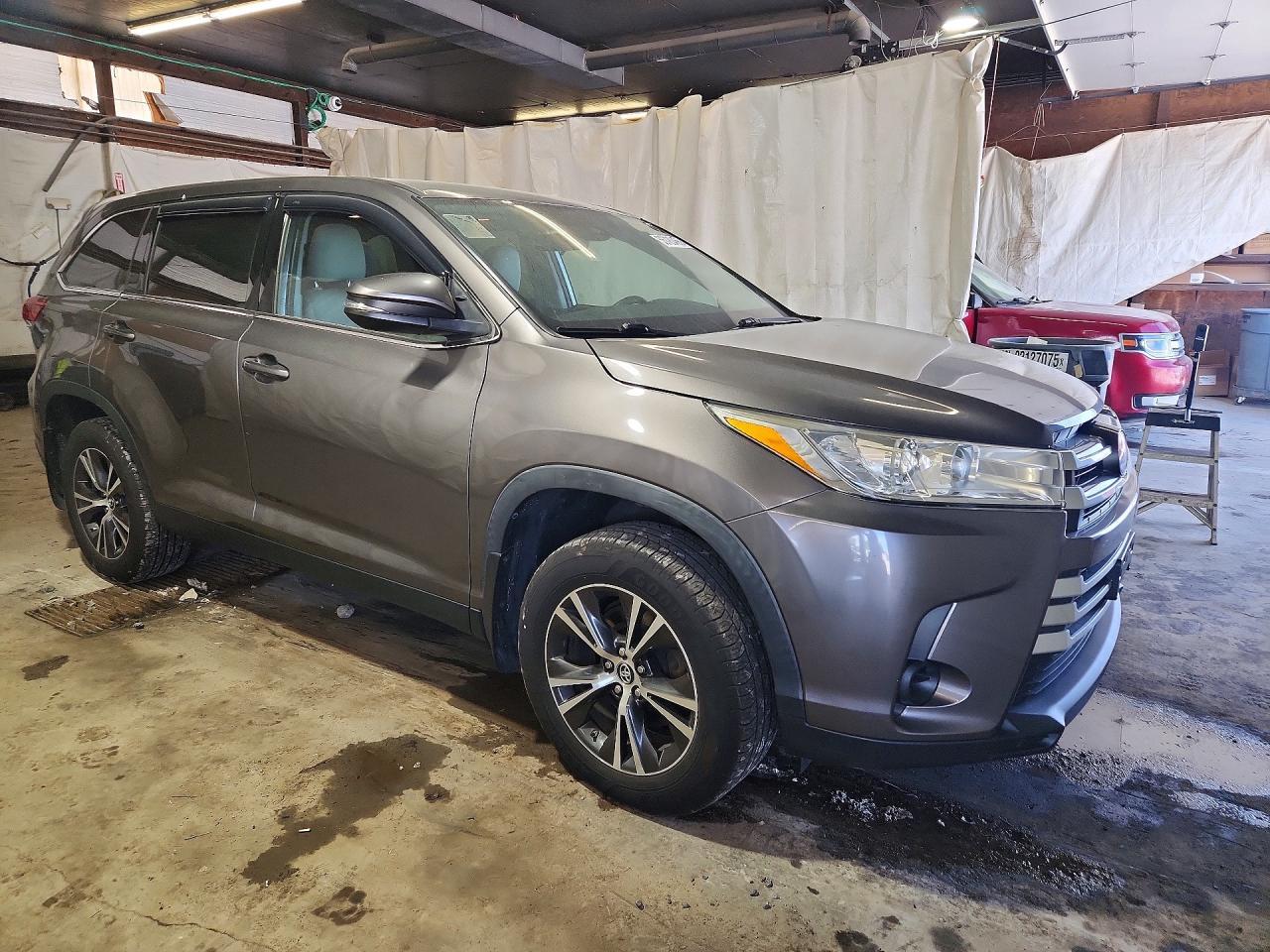 2019 Toyota Highlander, LE