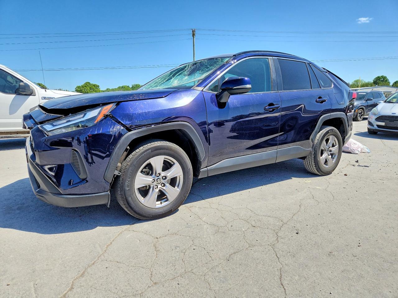 2022 Toyota RAV4, Xle