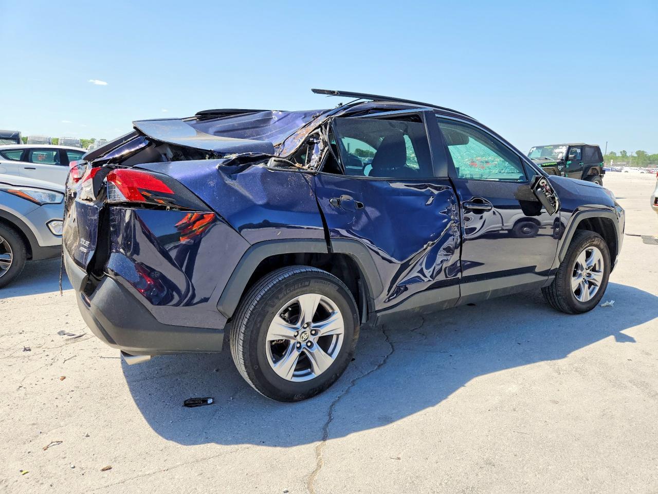 2022 Toyota RAV4, Xle