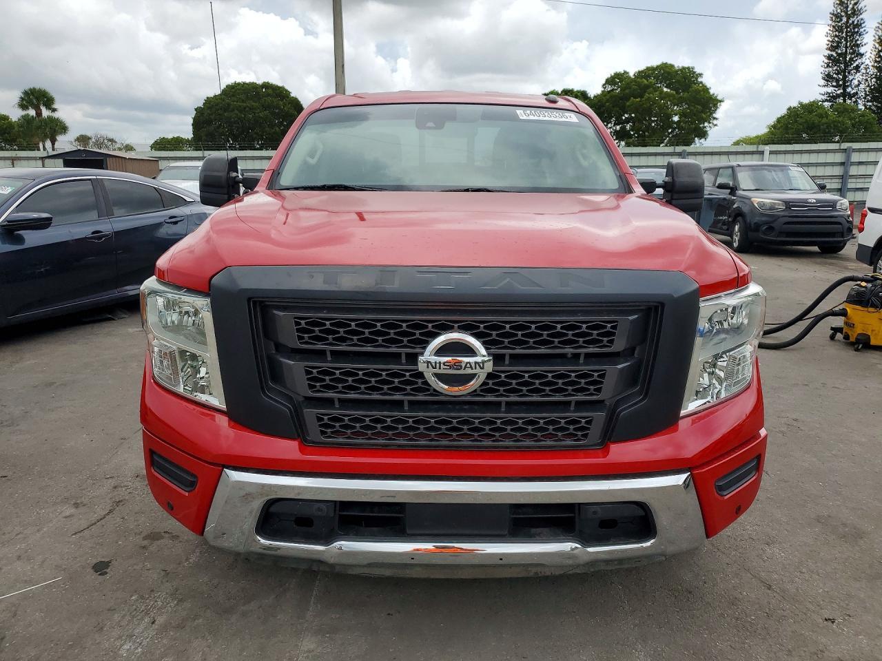 2021 Nissan Titan, SV