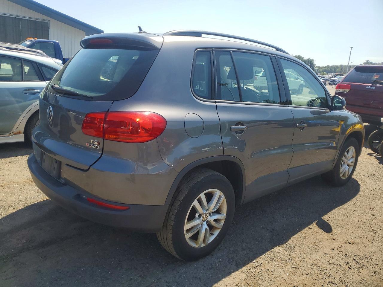 2016 Volkswagen Tiguan, S