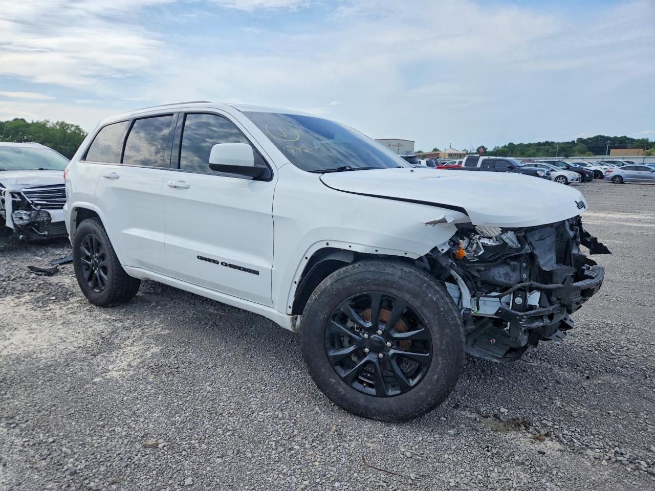 2018 Jeep Grand Cherokee, Laredo
