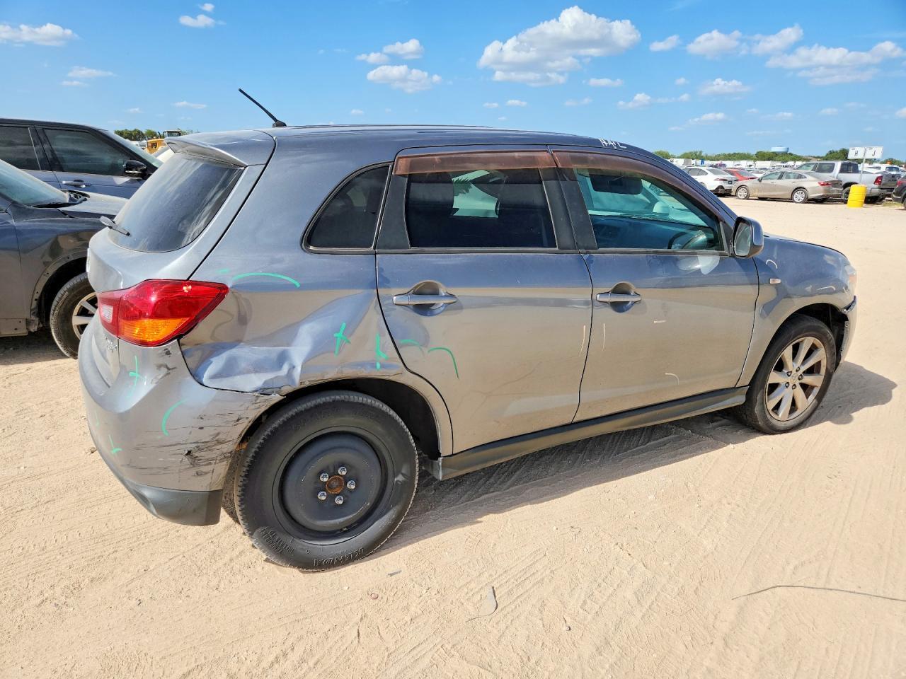 2015 Mitsubishi Outlander, ES