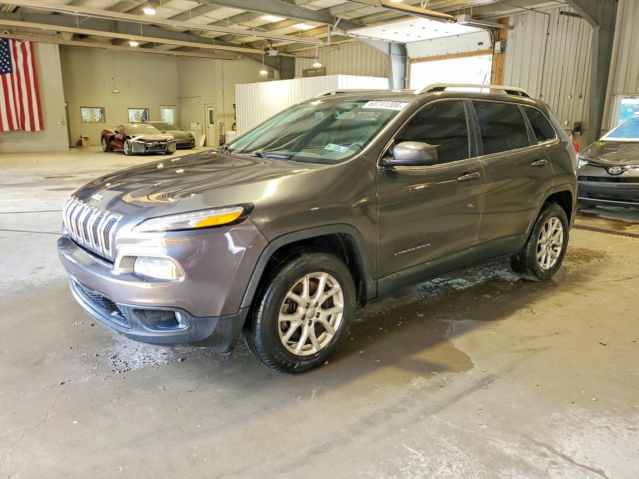 2015 Jeep Cherokee, Latitude