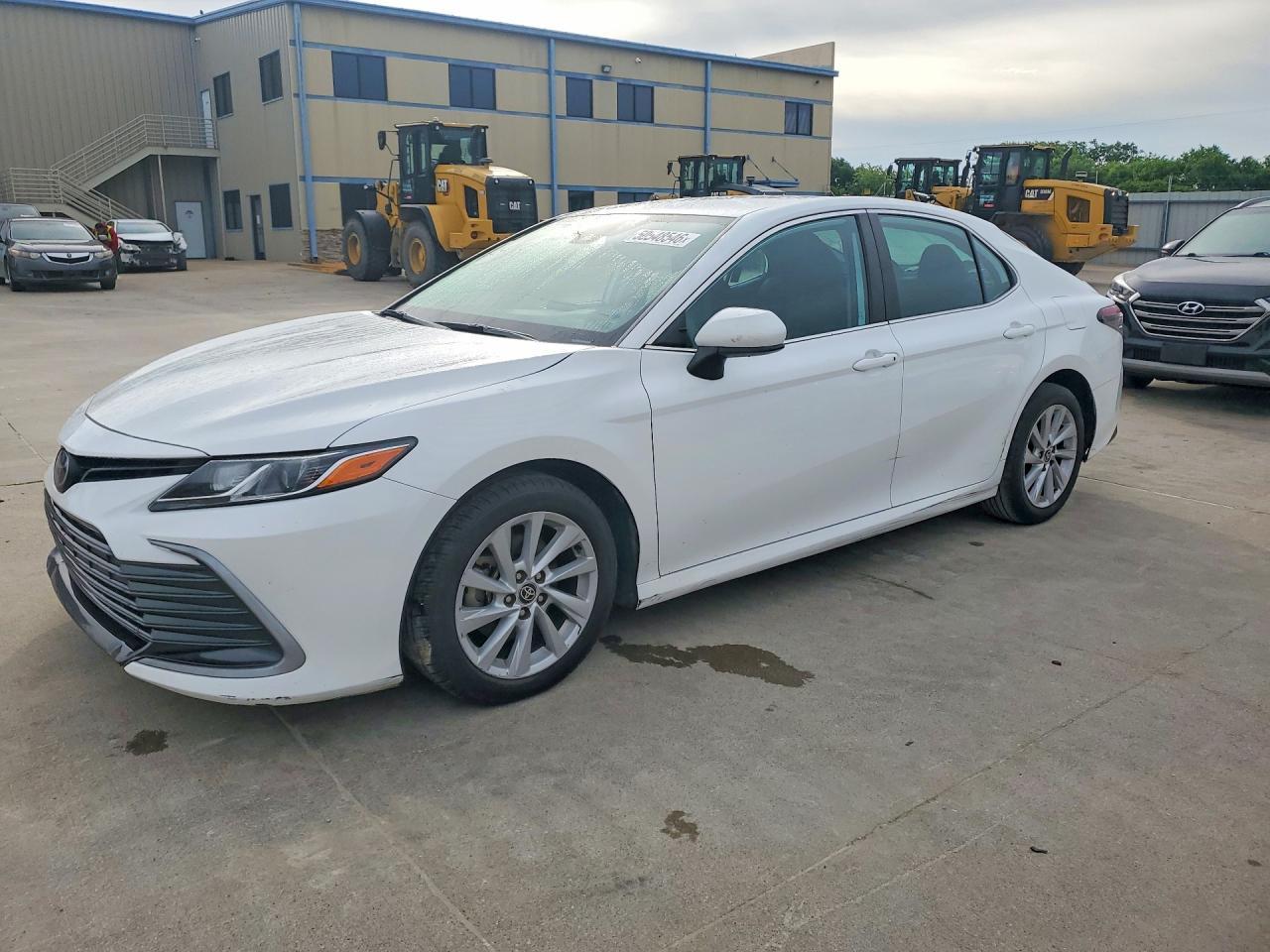 2022 Toyota Camry, LE