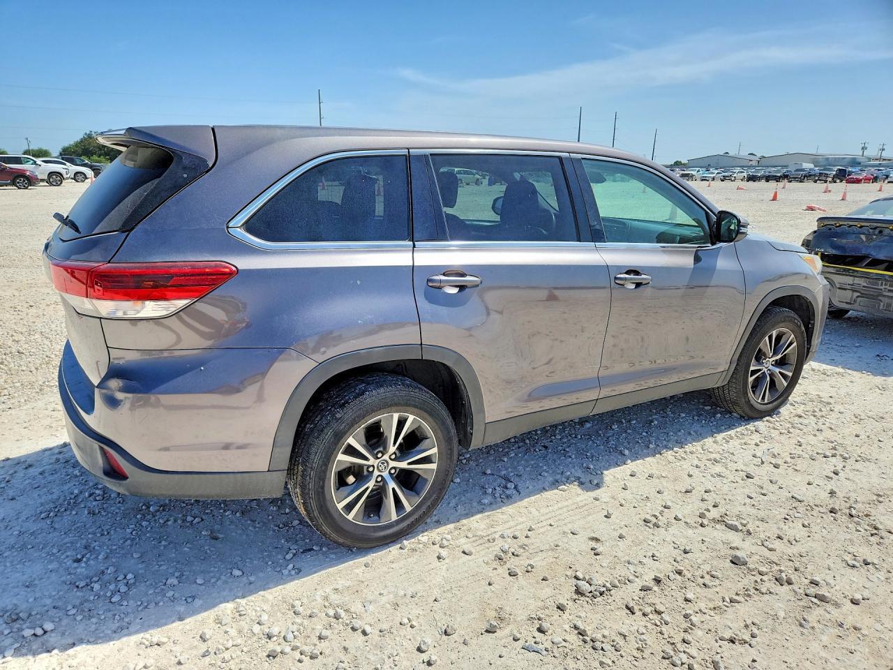 2019 Toyota Highlander, LE