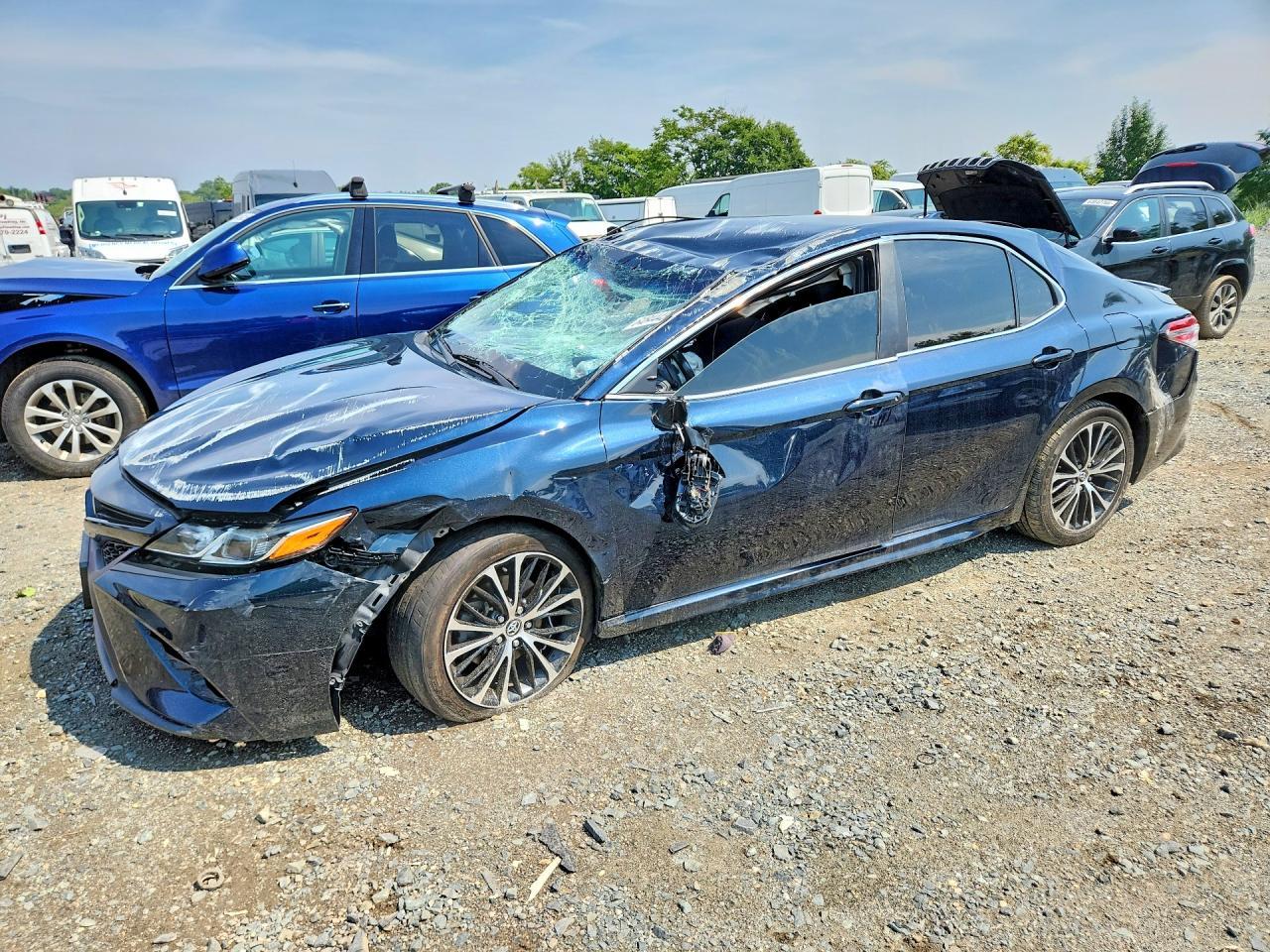 2020 Toyota Camry, SE