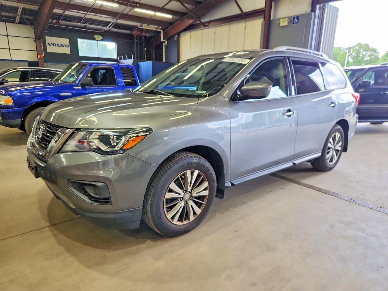 2018 Nissan Pathfinder, S