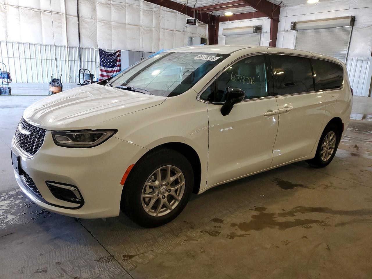 2026 Chrysler Pacifica, Select