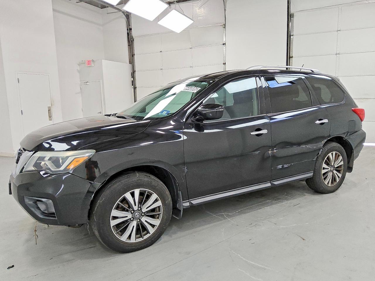 2017 Nissan Pathfinder, SV