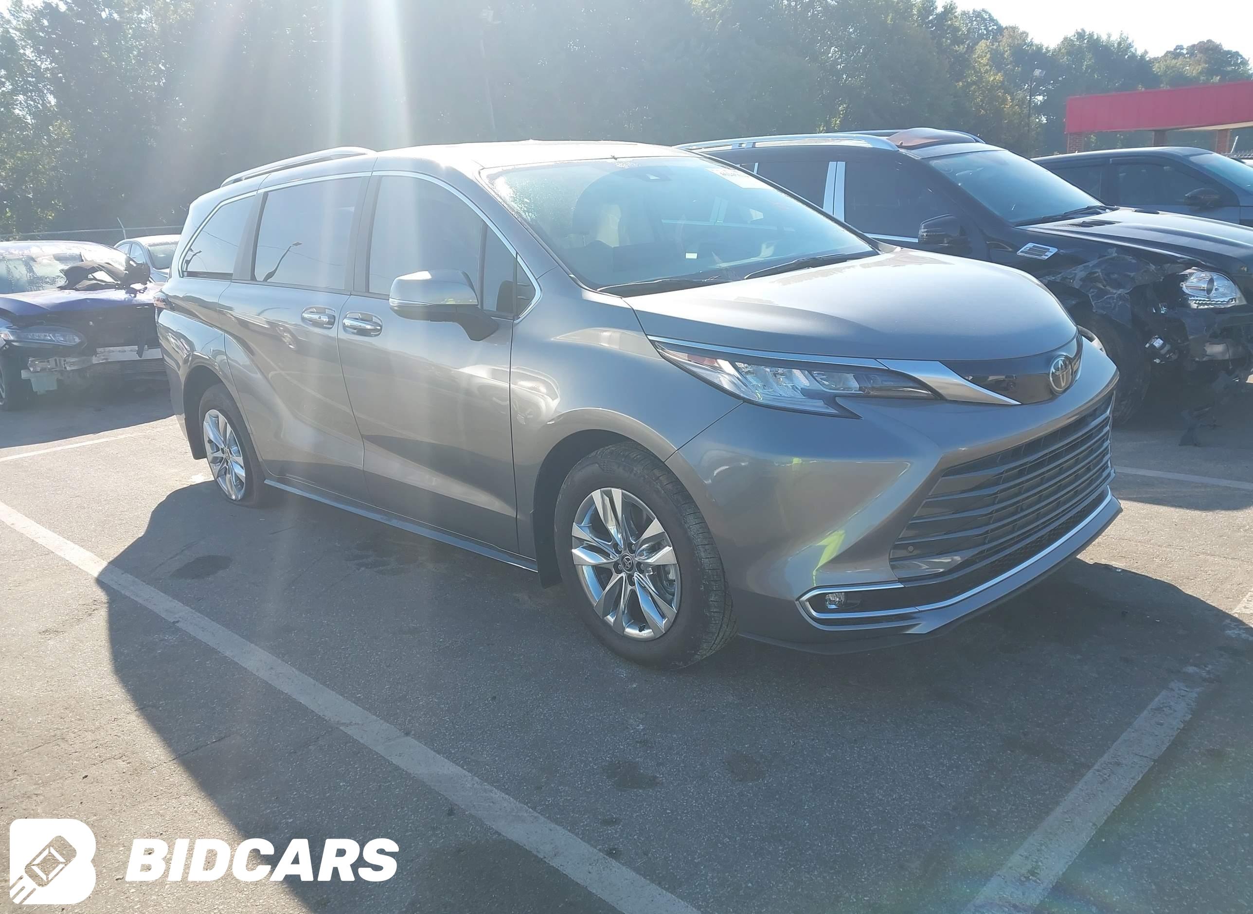 2026 Toyota Sienna, Limited/P...