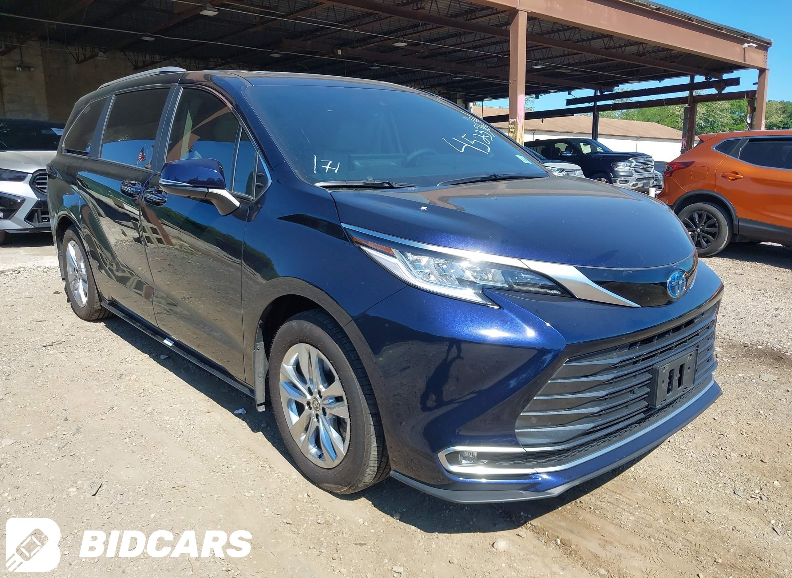 2025 Toyota Sienna, Limited