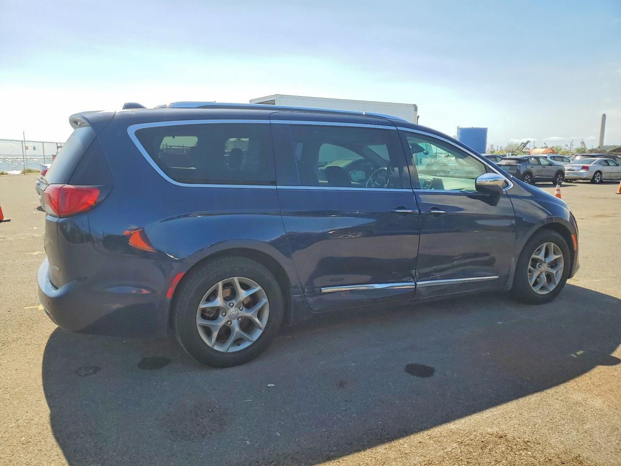 2018 Chrysler Pacifica, Limited