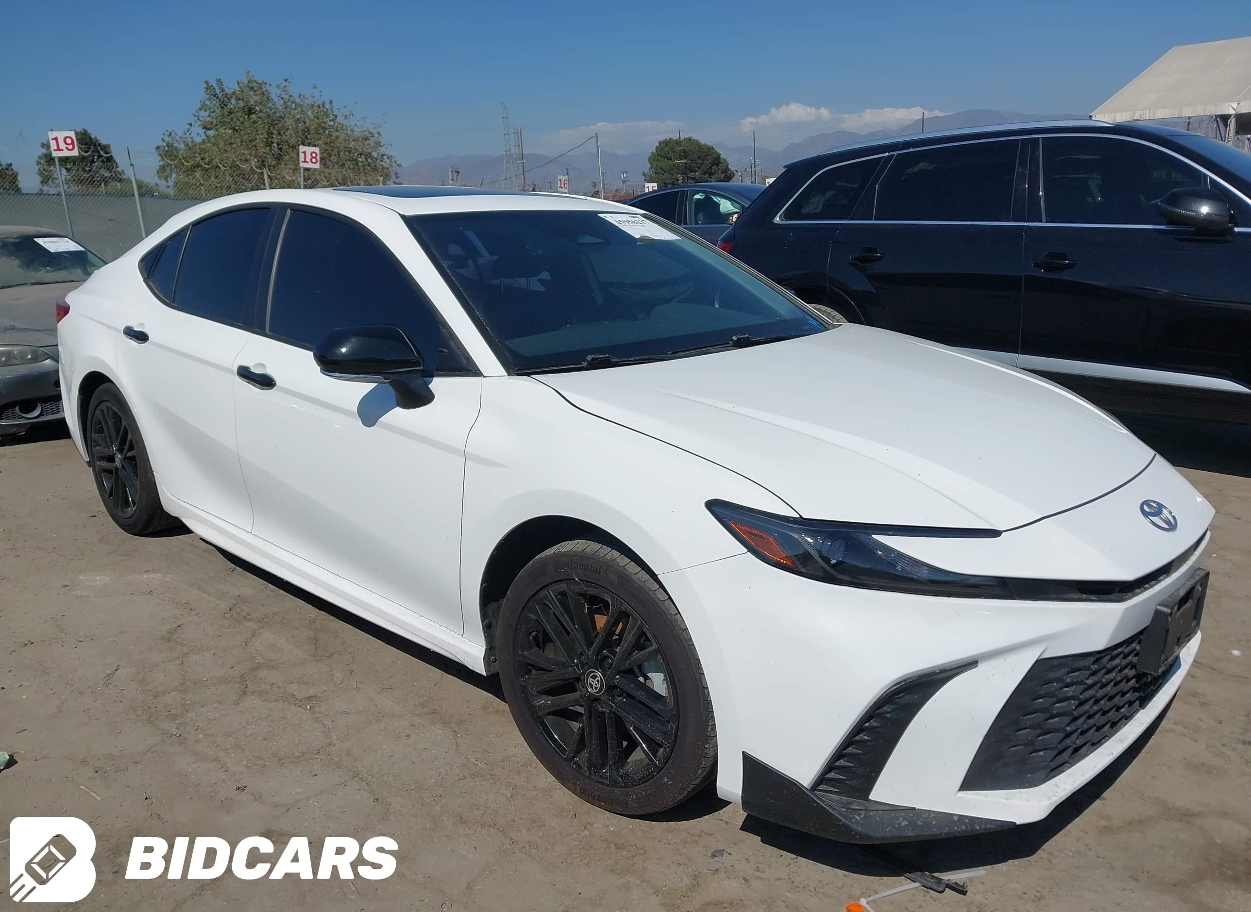 2025 Toyota Camry, SE