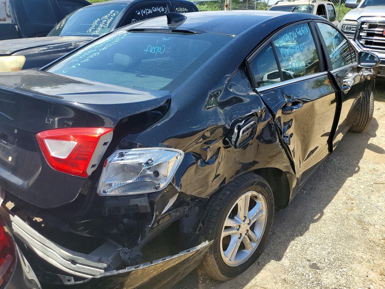 2017 Chevrolet Cruze, LT