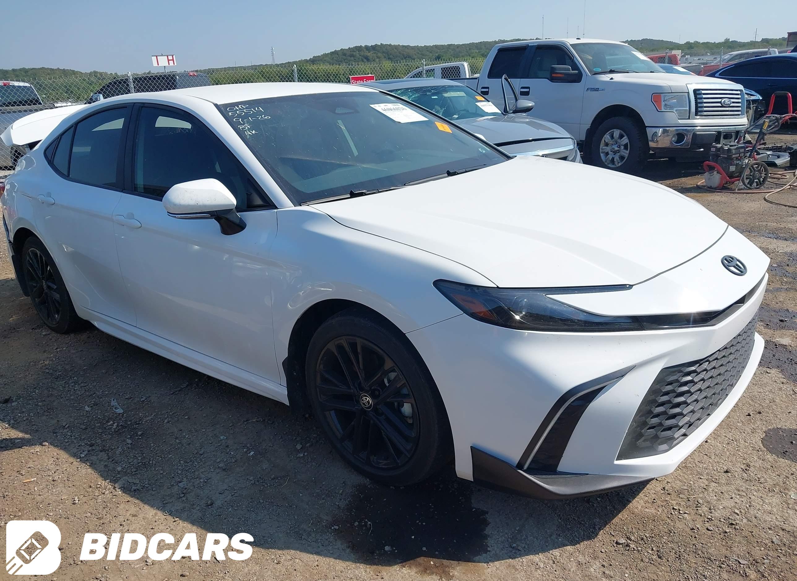2025 Toyota Camry, SE