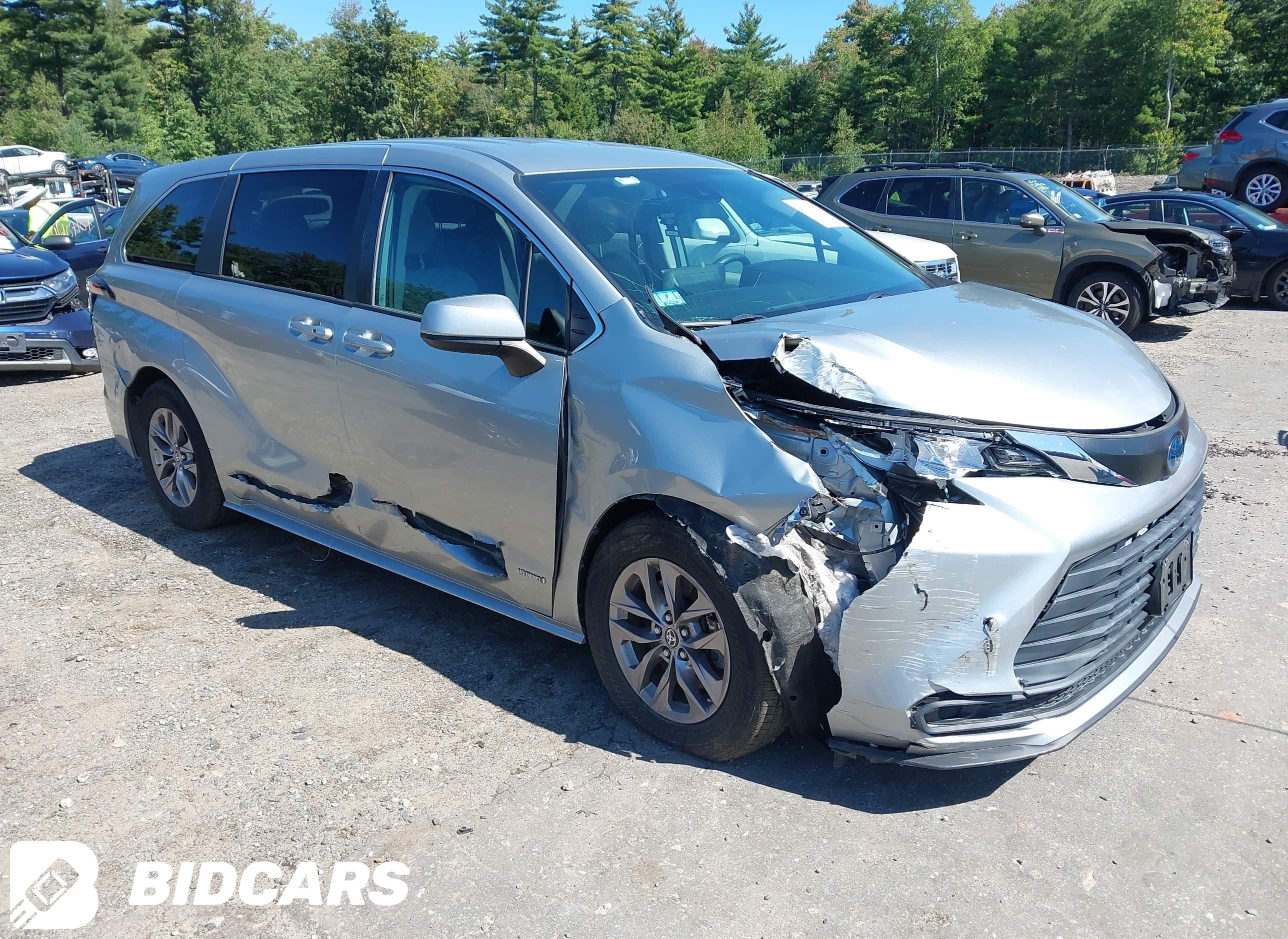 2021 Toyota Sienna, LE