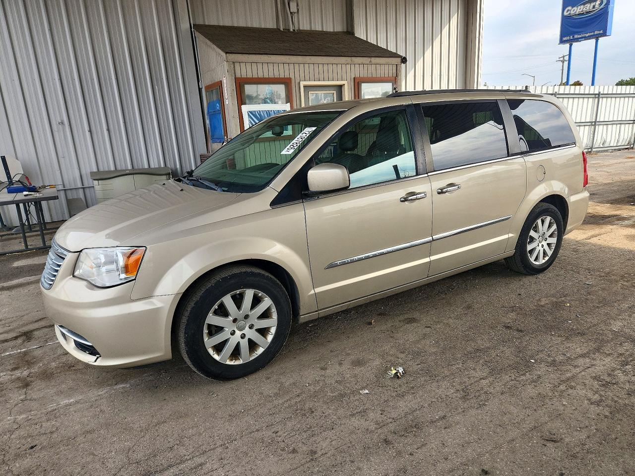 2016 Chrysler Town and Countr...