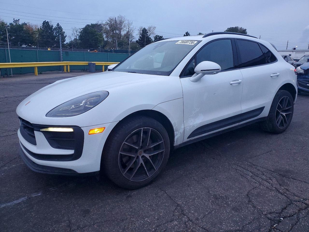 2023 Porsche Macan, Base