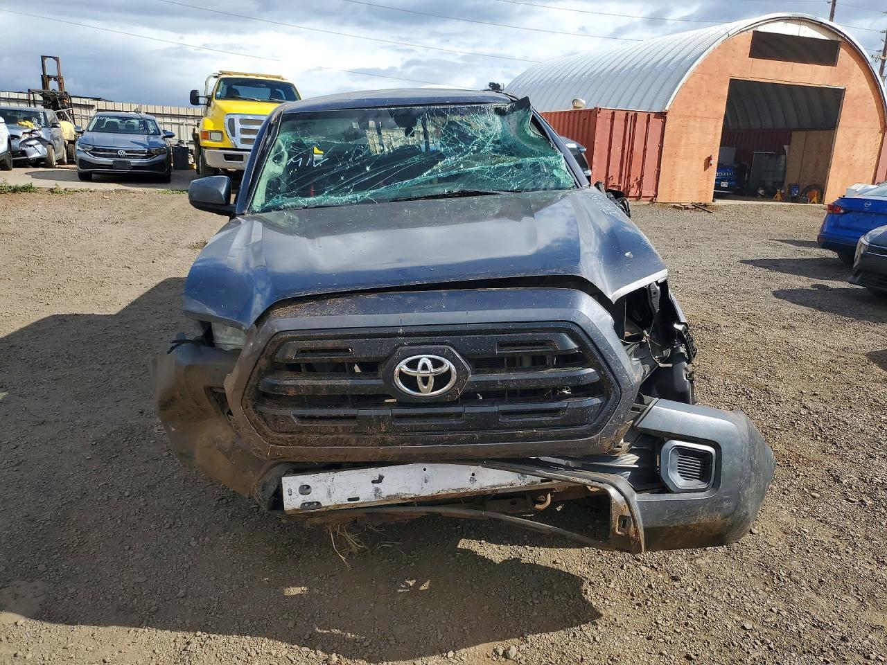 2016 Toyota Tacoma, SR