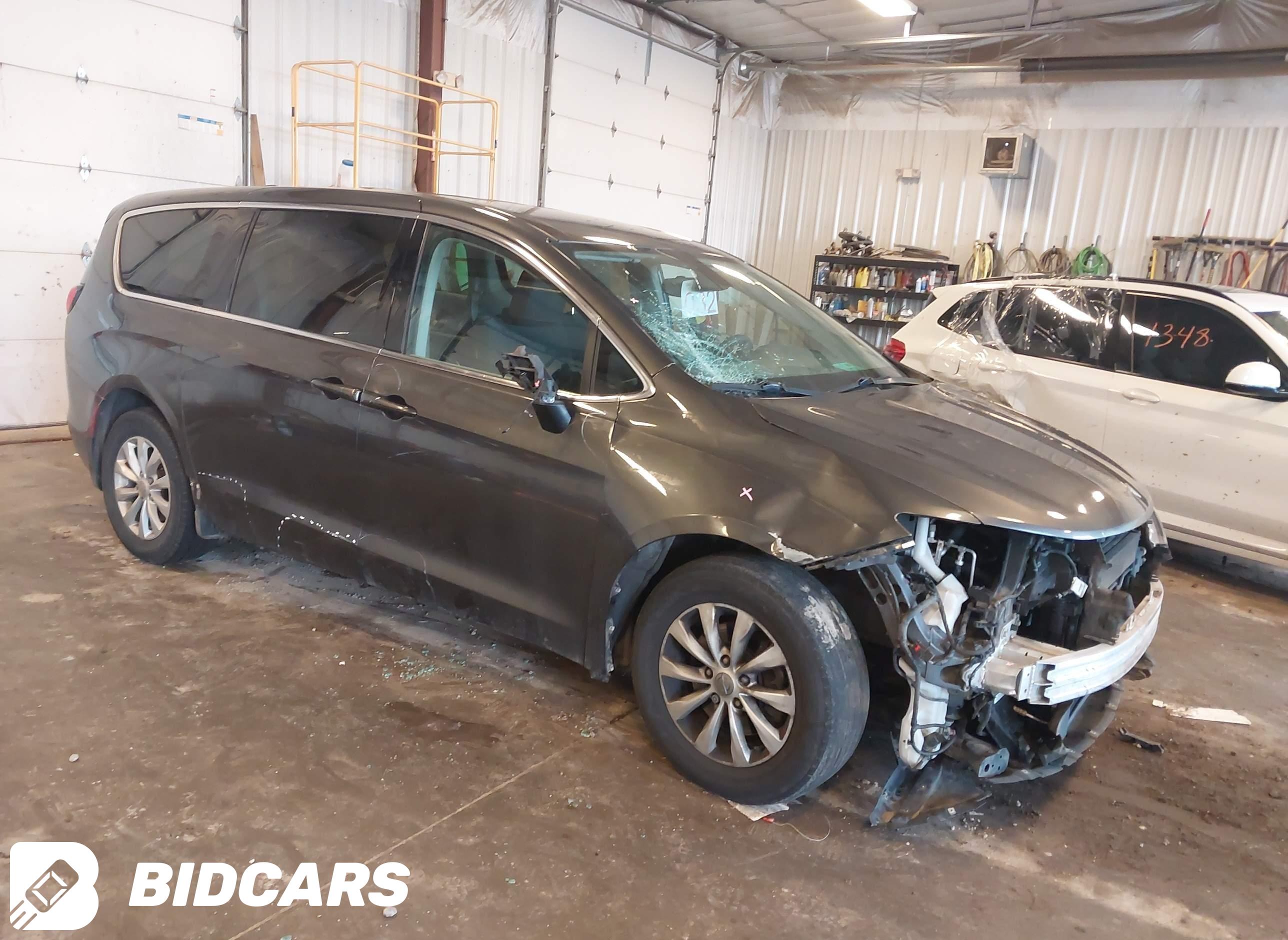 2017 Chrysler Pacifica, Touring