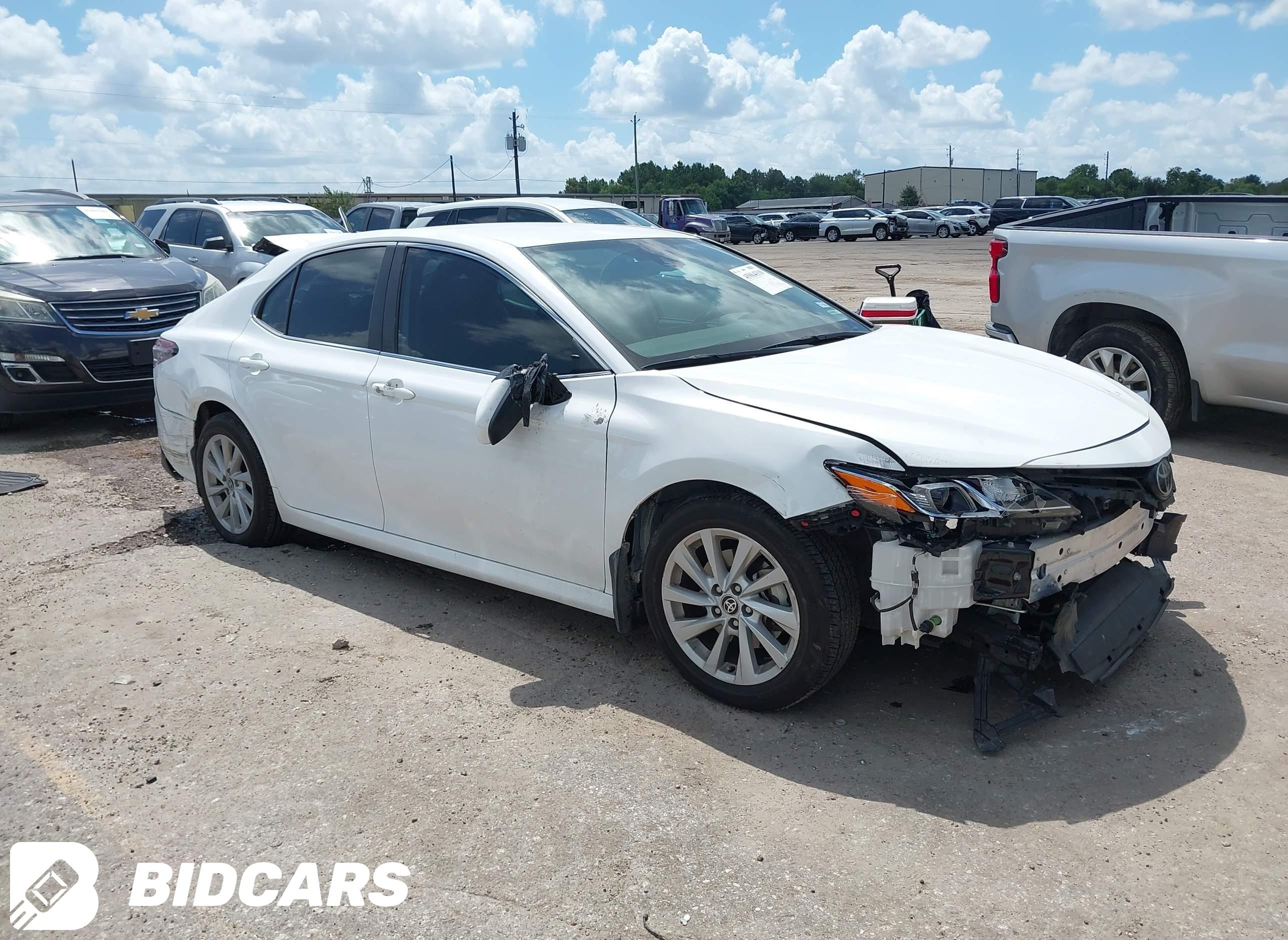 2022 Toyota Camry, LE