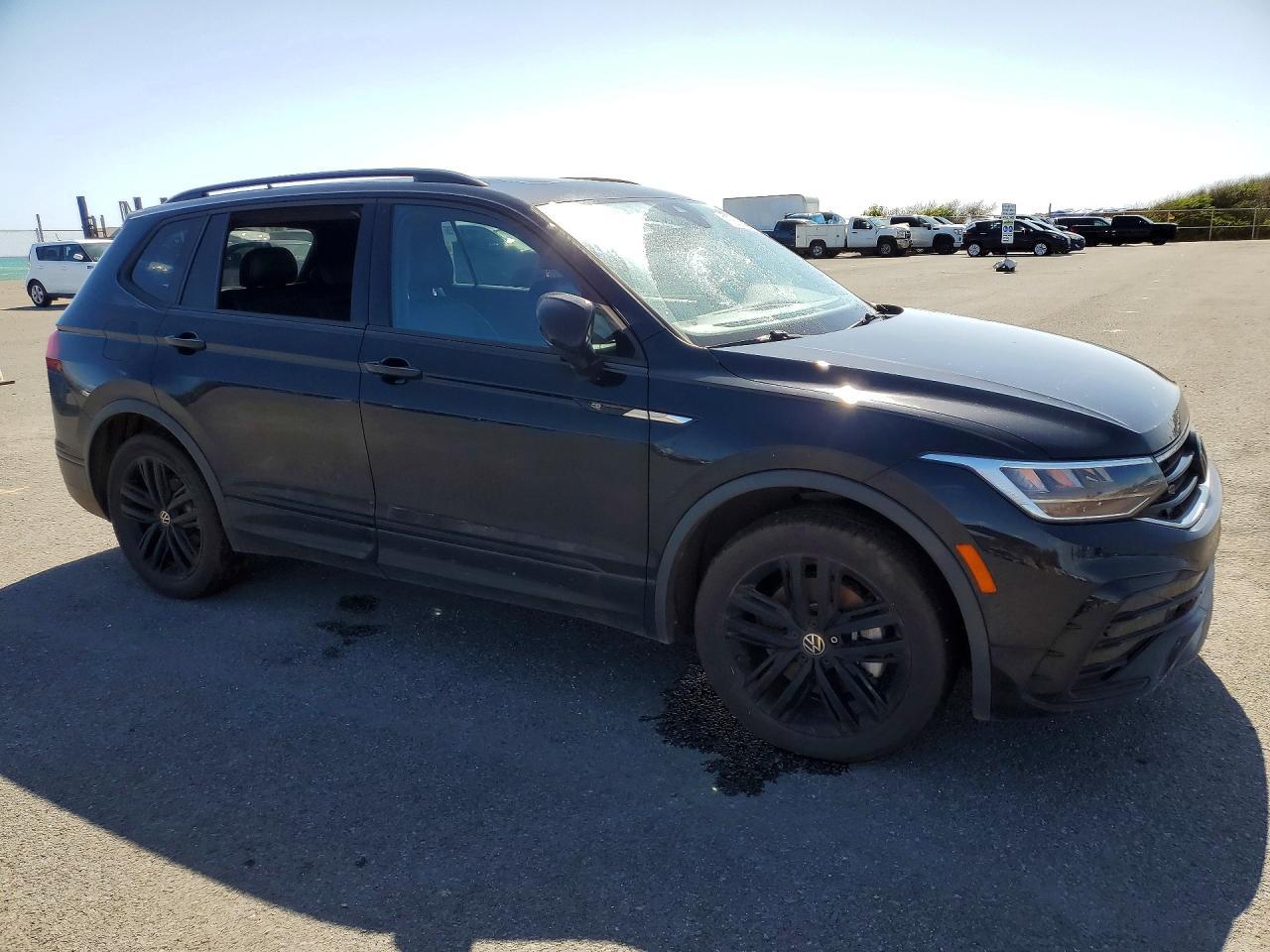 2022 Volkswagen Tiguan, Se R-...