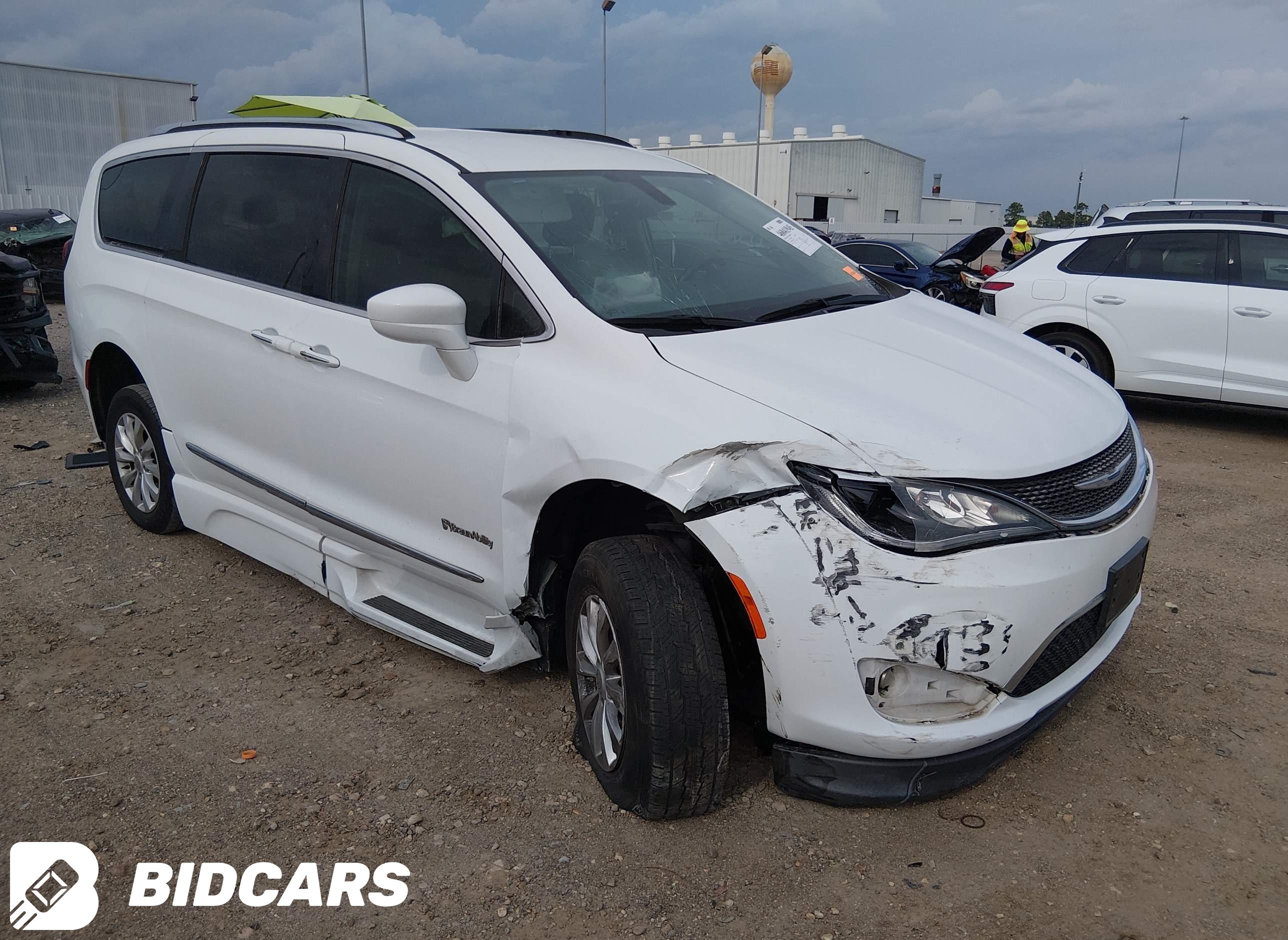 2019 Chrysler Pacifica, Touri...