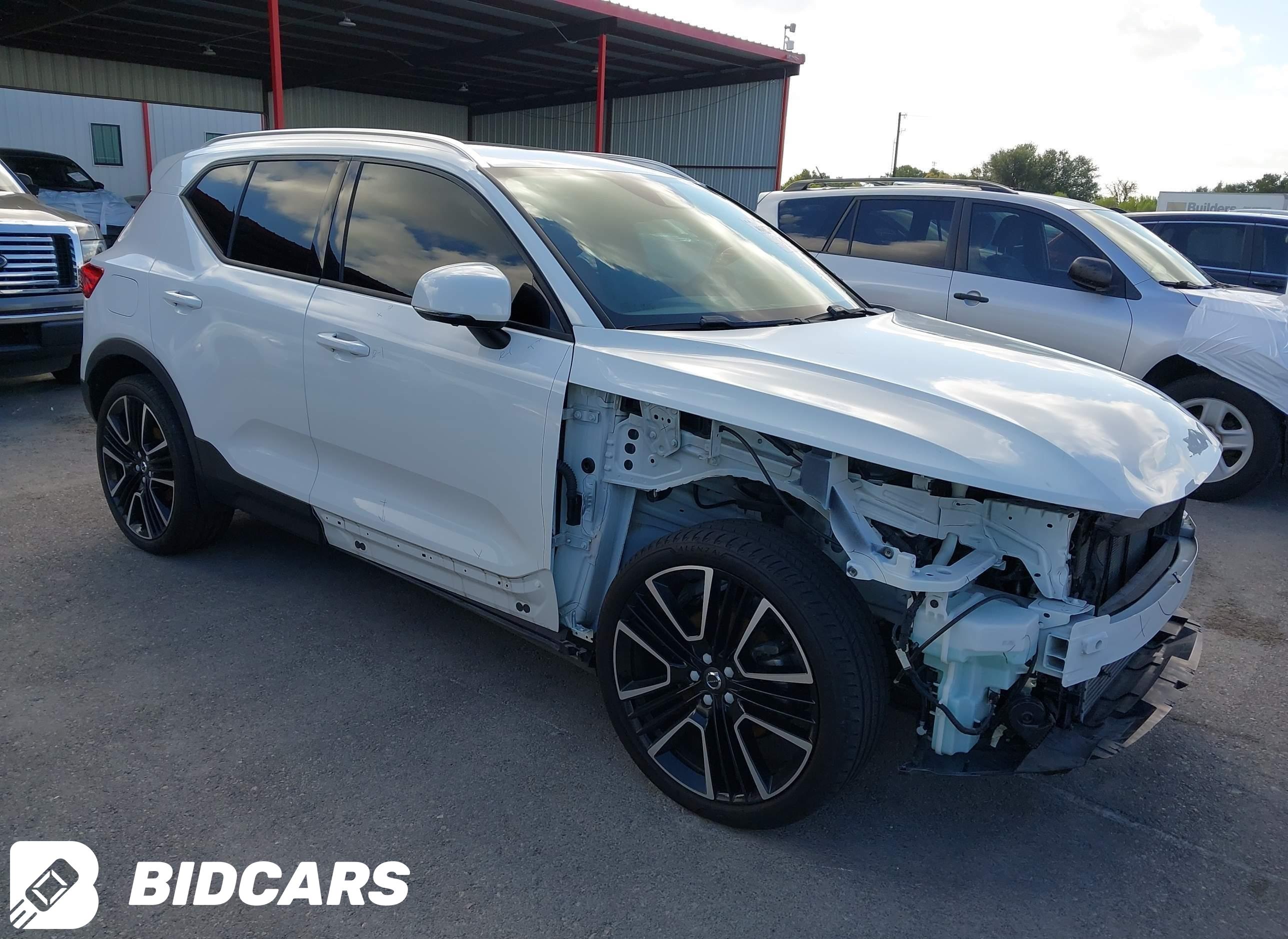 2019 Volvo XC40, T5 Momentum