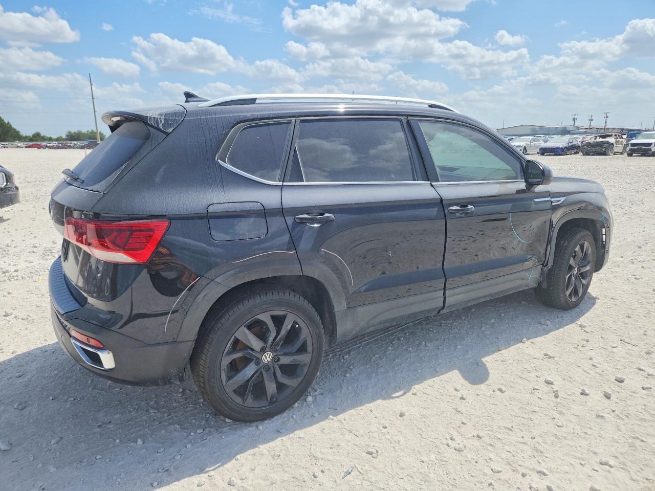 2022 Volkswagen Taos, Sel