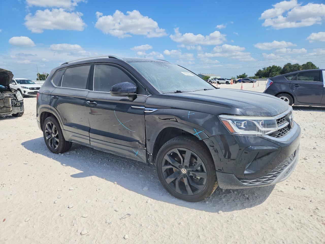 2022 Volkswagen Taos, Sel
